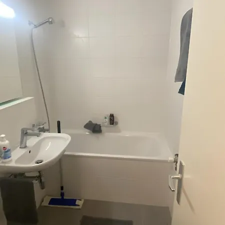 In Laussane Lejlighed *